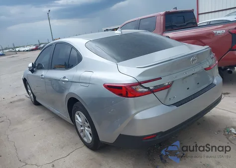 2025 Toyota Camry Le z USA, uszkodzony, nr VIN 4T1DAACK7SU155010